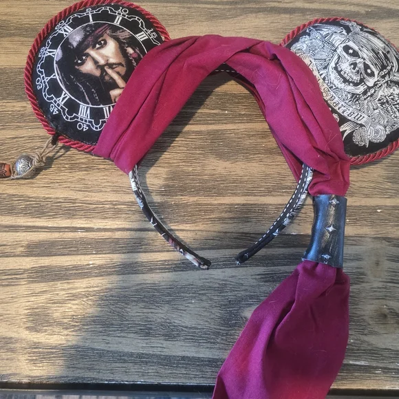 Red and Black Headband with Jack Sparrow - PIRATES OF THE CARIBBEAN - Picture 3 of 3